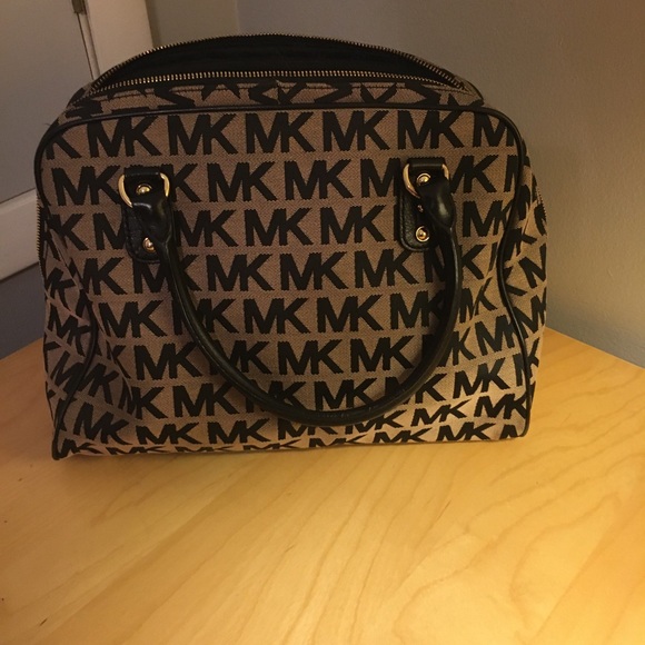 Michael Kors Handbags - Michael Kors oversized handbag